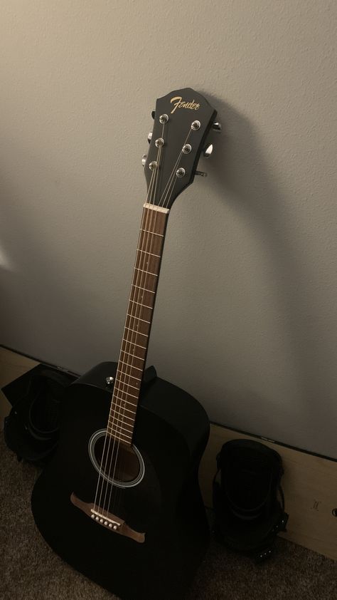 Guitar Asthetic Picture, Black Guitar Aesthetic, Guitar Wallpaper, Black Acoustic Guitar, Guitar Aesthetic, Instagram Animation, Black Guitar, Boy Blurred Pic, Guitar Obsession