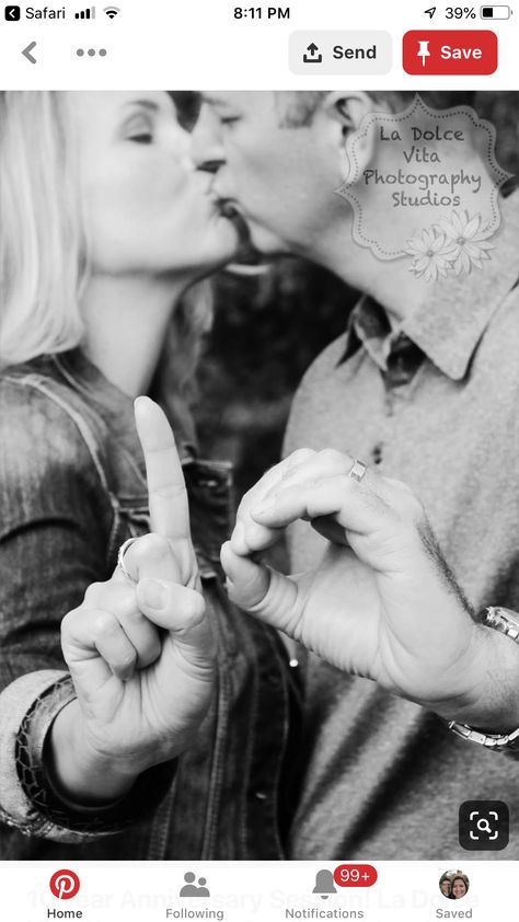 5 Year Anniversary Photo Shoot Ideas, 10th Anniversary Idea, Wedding Anniversary Pictures, Wedding Vow Renewal Ceremony, Ten Year Anniversary, Anniversary Photography, Wedding Renewal, 15 Year Anniversary, Renewal Wedding