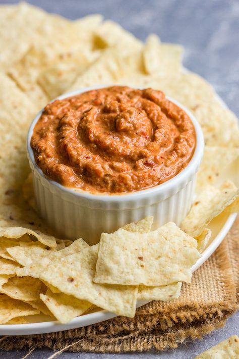 This awesome Vegan Turkish Dip is perfect for summer entertaining. it's easy to make ahead of time, flavorful and so delicious. You can also serve it as a sauce to grilled tofu, tempeh or vegetables. Muhammara Dip, Muhammara Recipe, Healthy Dip Recipes, Lavender Macarons, Spicy Dip, Spicy Appetizers, Appetizers For A Crowd, Healthy Dips, Vegetarian Appetizers