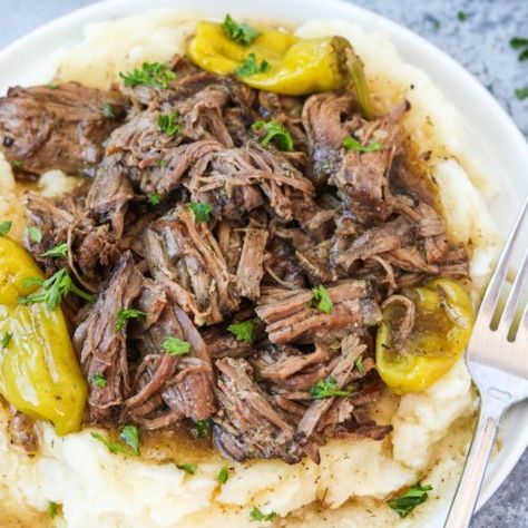 Beef Gravy Recipe, Mississippi Roast Recipe, Mississippi Pot, Mississippi Roast, Pepperocini Recipes, Mississippi Pot Roast, Beef Gravy, Pot Roast Recipes, Gravy Recipes