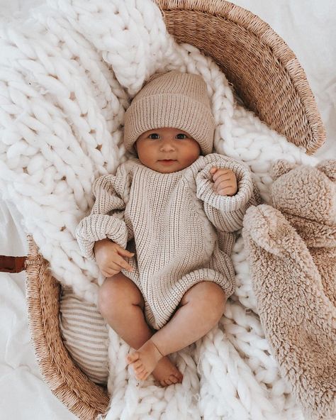 Newborn Photos Outfits, Baby Fever Boys, Baby Instagram Pictures, Winter Baby Pictures, Cute Baby Clothes Newborn, Trendy Baby Outfits, Cute Babys, Just Born Baby