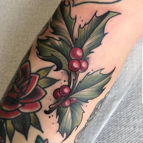 Holly Flower Tattoo, Holly Tattoo, Winter Tattoo, Holly Flower, Turtle Tattoo Designs, Flower Tattoo Meanings, Christmas Tattoo, Elements Tattoo, Flower Tattoo Shoulder