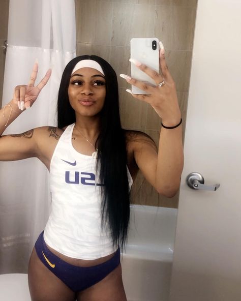 Sha'Carri Richardson record breaking LSU Track Star follow her Instagram @carririchardson_ #trackstar #runners #sprinters #ncaa #borntorun #2fast #100m #LSU Sha Carri Richardson, Track Star, Female Volleyball Players, Track And Field Athlete, Girls Braids, Basketball Girls, Dark Skin Women, Sporty Girls, Female Athletes