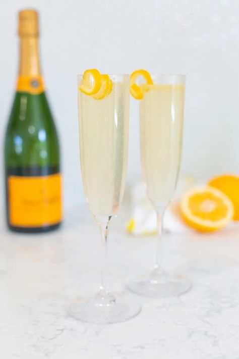 This French 75 cocktail recipe is one that you'll want to add to your regular rotation! Bubbly champagne and smooth gin combine in this cocktail to make a sparkly drink that's perfect for a celebration. Click to see all ingredients and simple instructions. French 76 Cocktail Recipe, Champagne Cocktail Recipes, French 75 Recipe, French 75 Cocktail Recipes, Gin And Prosecco, Bellini Cocktail, French 75 Cocktail, Champagne Recipes Cocktails, Prosecco Cocktails