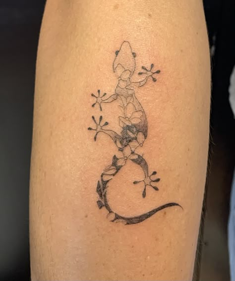 Mini Lizard Tattoo, Geico Tattoo, Anole Lizard Tattoo, Gekko Tattoo, Fine Line Lizard Tattoo, Dainty Lizard Tattoo, Misty Tattoo, Small Lizard Tattoo, Lizard Tattoo Cute