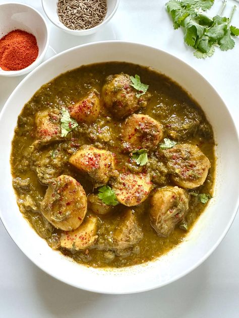 Saag Aloo (Instant Pot /Stove Top) Asian Green Bean Recipes, Firm Tofu Recipes, Missi Roti, Saag Aloo, Vegan Mushroom Soup, Green Beans Mushrooms, Long Beans, Mushroom Stir Fry, Easy Green Beans