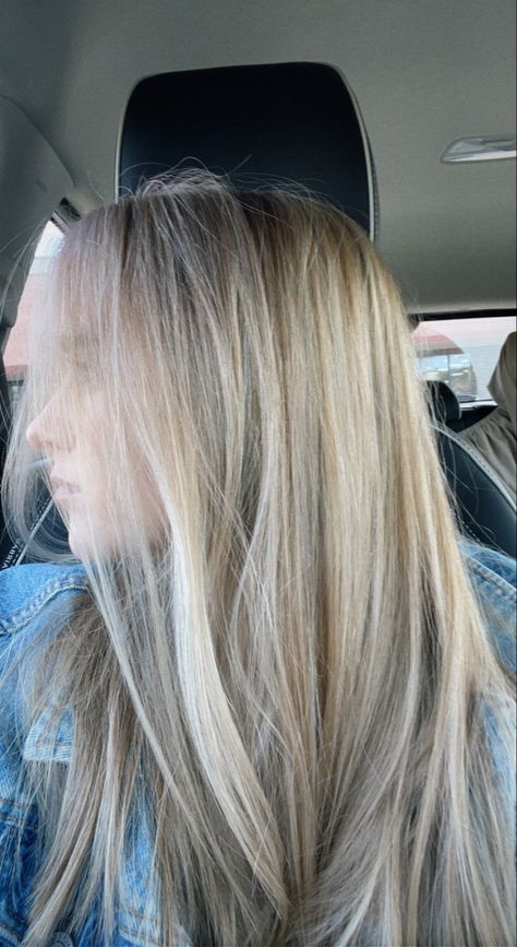 Partial Highlights For Blonde Hair, Blonde Hilights On Dirty Blonde, Hilights Hair Blond, Dirty Blonde Hair With Highlights, Bright Blonde Highlights, Blinde Hair, Carmel Highlights, Chunky Blonde Highlights, Blonde Hair Inspo