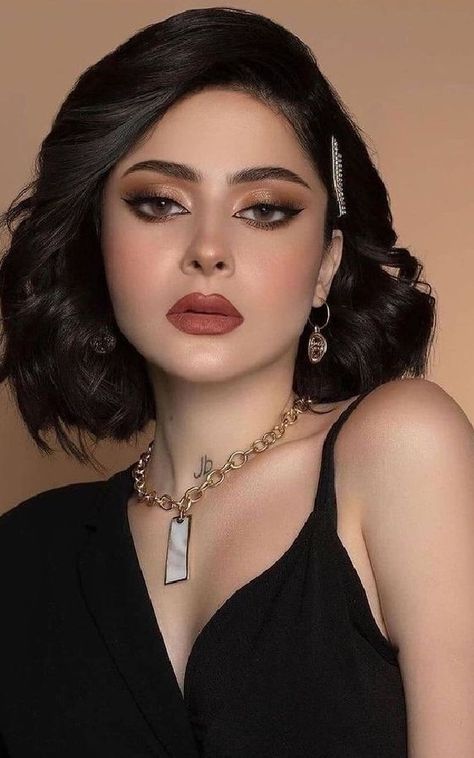 Masquerade Makeup, Perfect Nude Lipstick, Red Lips Makeup Look, Red Lip Makeup, Everyday Makeup Routine, Glossy Makeup, Cool Makeup Looks, Elegant Makeup, Dress Makeup