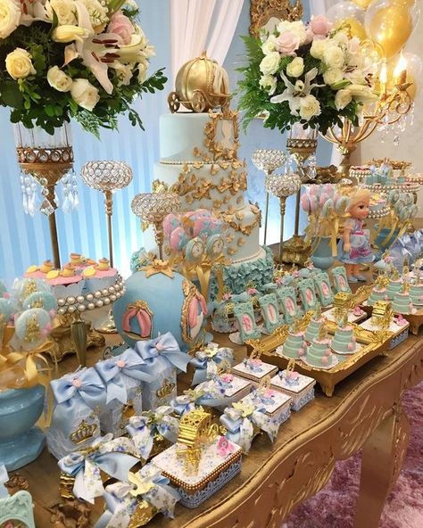 Cinderella Quinceanera Themes, Cinderella Sweet 16, Cinderella Quinceanera, Sweet 15 Party Ideas Quinceanera, Sweet 15 Party Ideas, Cinderella Theme, Cinderella Birthday Party, Sweet 17, Quince Decorations