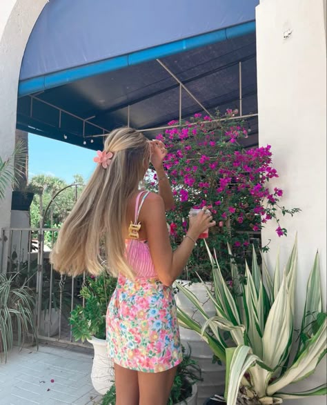 Pink Cute Pfp, Pfp Summer, Flowers Preppy, Best Beach Poses, Beach Pictures Ideas, Summer Instagram Pictures, Cowgirl Photoshoot, Preppy Pfp, Poses By Yourself