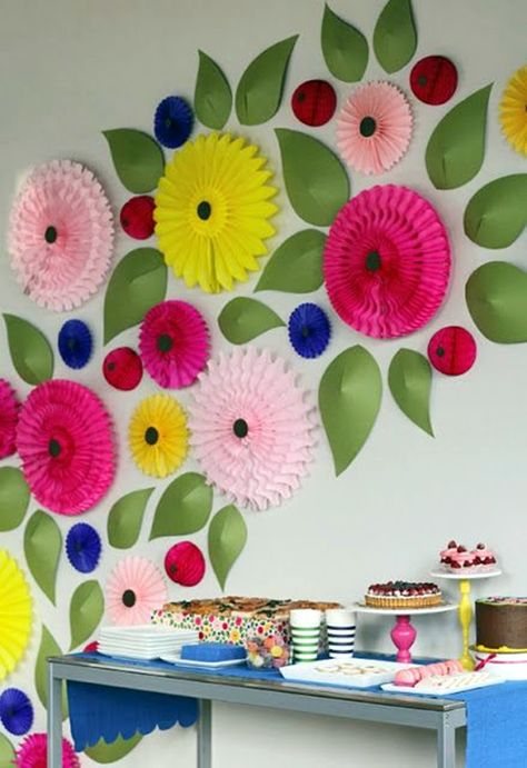 40 Excellent Classroom Decoration Ideas - Bored Art Gnome Classroom, Garden Theme Classroom, Clutter Free Classroom, Class Decoration, Giant Flowers, Garden Theme, Preschool Classroom, Paper Flowers Diy, Cake Table