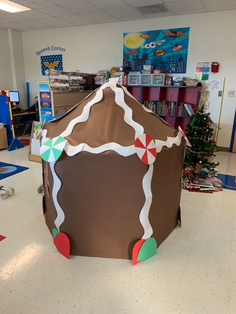 Tent Gingerbread House, Gingerbread House Bulletin Board, Simple Gingerbread House, Gingerbread Classroom, Grinch Village, Kindergarten Inquiry, Village Kids, Gingerbread Activities, Bulletin Board Paper