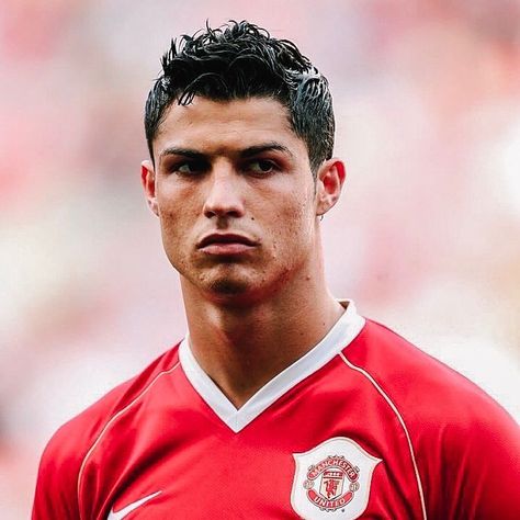 Cristiano Ronaldo Angry, Ronaldo Young, Ronaldo Free Kick, Cristiano Ronaldo Young, Wallpaper Football, Ronaldo Photos, C Ronaldo, Player Football, Young Leonardo Dicaprio