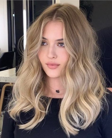 Summer Blonde Hair, Kadeřnické Trendy, Dyed Blonde Hair, Balayage Blonde, Dirty Blonde Hair, Haircut Styles, Dark Blonde Hair, Blonde Hair Inspiration, Blonde Hair Shades