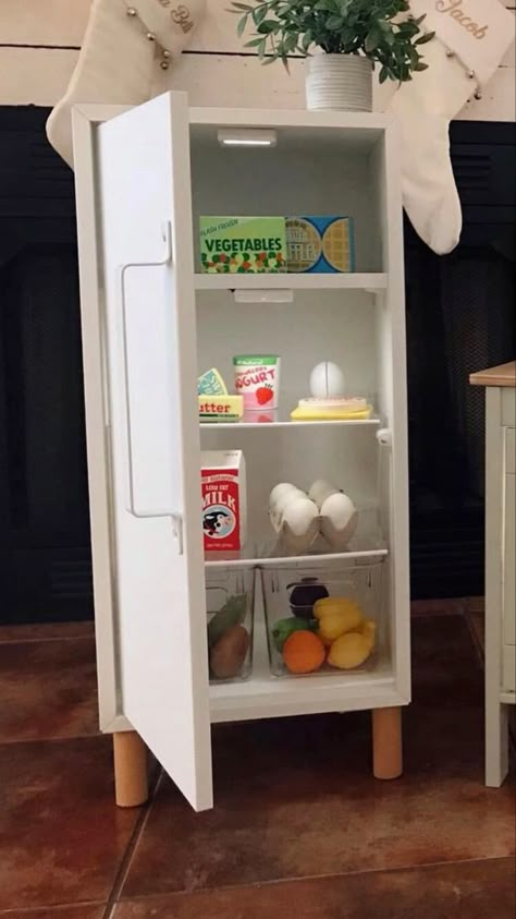 Diy Toy Fridge, Diy Play Fridge, Play Food Storage Ideas, Play Kitchen Organization, Play Fridge, Kitchen Organization Hacks, Indoor Playroom, Ikea Play Kitchen, Diy Playroom