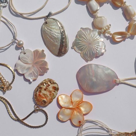 Room Inspo Coquette, Mermaid Core, Seashell Pendants, Seashell Jewelry, Gelang Manik, Dope Jewelry, Google Lens, Jewelry Lookbook, Funky Jewelry