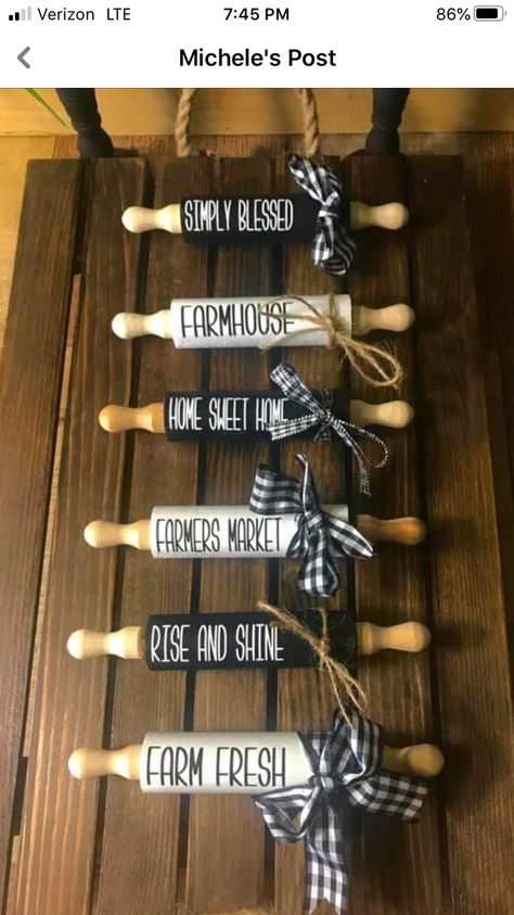 Snowman Signs, Farmhouse Rolling Pins, Rolling Pin Crafts, Dollartree Diy, Chocolate Trifle, Farmhouse Crafts, Diy Dollar Tree Decor, Diy Wooden Projects, Dollar Tree Decor