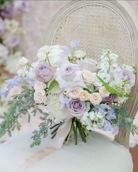 Monet Wedding Inspiration, Lilac And Cream Wedding, Lilac Wedding Themes, Lilac Wedding Flowers, Cream Bouquet, Lavender Wedding Bouquet, Lilac Wedding Bouquet, Bouquets Ideas, Monet Inspired