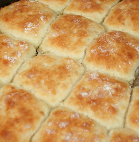 Seven Up Biscuits, 7 Up Biscuits Recipe, 7 Up Biscuits, Bisquick Biscuits, Sour Cream Biscuits, Bisquick Recipes, Cream Biscuits, Biscuit Bread, Biscuit Rolls