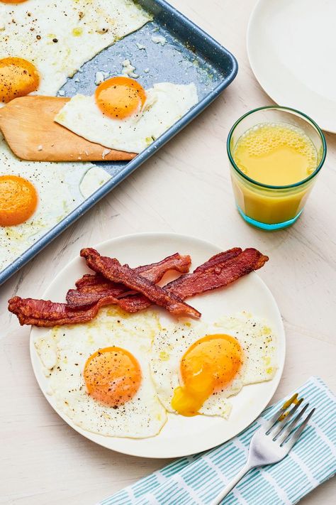 Sheet Pan Fried Eggs Eggs For A Crowd, Brunch For A Crowd, Dinner Eggs, Fried Egg Recipes, Breakfast Coffee Cake, Oven Baked Bacon, Making Breakfast, Baked Bacon, Egg Dishes