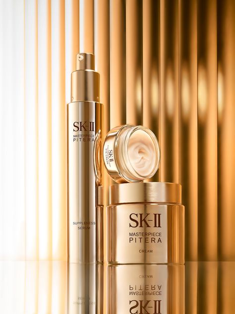 Gold Skincare, Cosmetic Creative, Skincare Products Photography, Beauty And Skincare, Beauty Posters, Skincare Packaging, Cosmetics Photography, Beauty Ad, Luxury Cosmetics