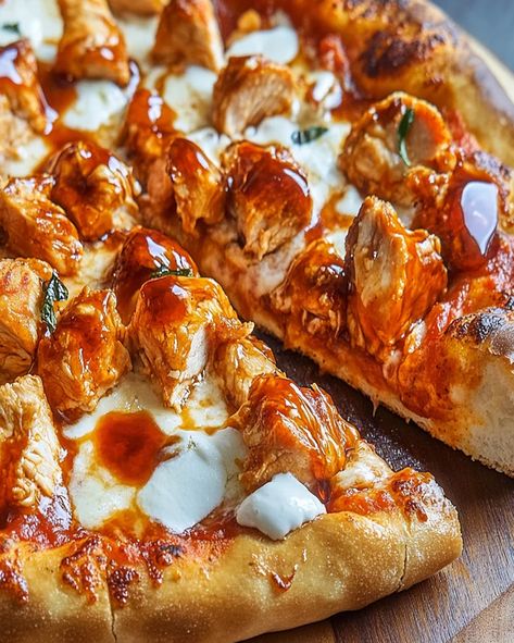 Buffalo Chicken with Hot Honey Pizza is the perfect sweet and spicy topping idea. Learn how to make this delicious pizza recipe step-by-step! Hot Honey Chicken Pizza, Chicken With Hot Honey, Hot Honey Pizza, Buffalo Chicken Pizza Recipe, Honey Pizza, Spicy Pizza, Delicious Pizza Recipes, Easy Buffalo Chicken, Buffalo Chicken Pizza