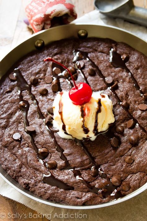 This rich and decadent skillet brownie is topped with ice cream and chocolate sauce for the ultimate dessert! Recipe on sallysbakingaddiction.com Skillet Brownie Recipe, Skillet Desserts, Skillet Brownie, Ultimate Brownies, Sally's Baking, Brownie Recipe, Skillet Meals, Chocolate Craving, Best Chocolate