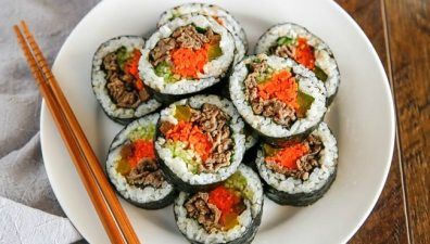 Bulgogi Kimbap (Bulgogi Seaweed Rice Rolls) Kimbap Bulgogi, Bulgogi Kimbap, My Korean Kitchen, Cucumber Sushi Rolls, Perfect Picnic Food, Seaweed Rice, Korean Beef Bulgogi, Korean Bbq Beef, Cucumber Sushi