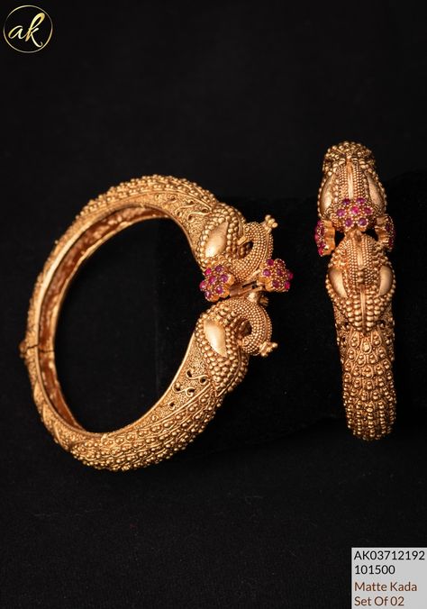 Gold Kadiyam For Ladies, Kada For Ladies, Kangan Gold, South Jewellery, Pearl Jewelery, Gold Bangles Indian, Ladies Bangles, Gold Temple Jewellery, Neck Pieces Jewelry