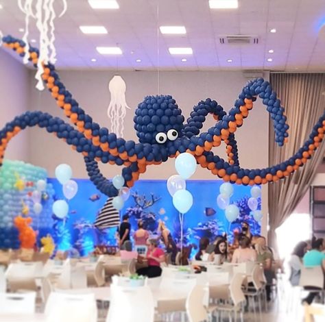 Sea Balloon Decorations, Vbs Ocean Theme, Scuba Vbs, Ocean Baby Showers, Ocean Birthday Party, Spongebob Birthday Party, Ocean Birthday, Underwater Theme, Spongebob Birthday