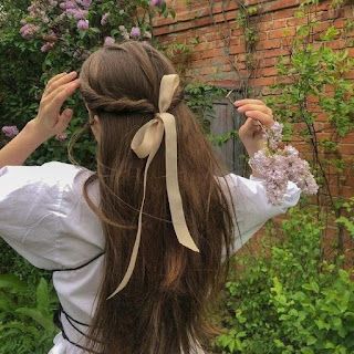 Cottage Core Hairstyles, Cottage Core Hair, Cottagecore Hairstyles, Cottagecore Hair, Pelo Cafe, Trendy Hairstyle, Ribbon Hairstyle, Hair Ribbon, American Beauty