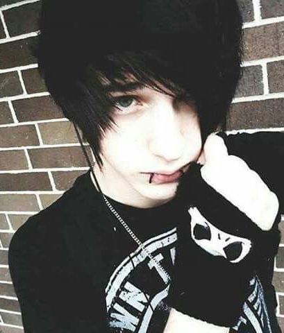 Why can't I meet anyone who looks like that Emo Cringe, Emo Meme, Cute Emo Guys, Emo People, Scene Goth, Emo Memes, Emo Stuff, Emo Kid