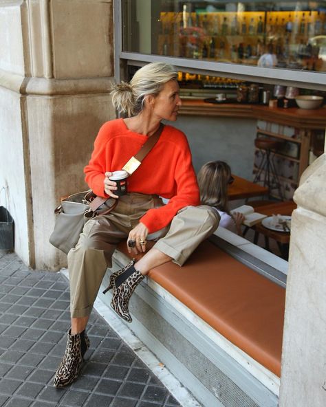 Coffee-Break !! #windowtalk #bar #coffeshop Patrizia Casarini, Instagram Coffee, Spring Clothes, Ageless Style, Ageless Beauty, Sporty Chic, Outfit Posts, 70s Fashion, Coffee Break