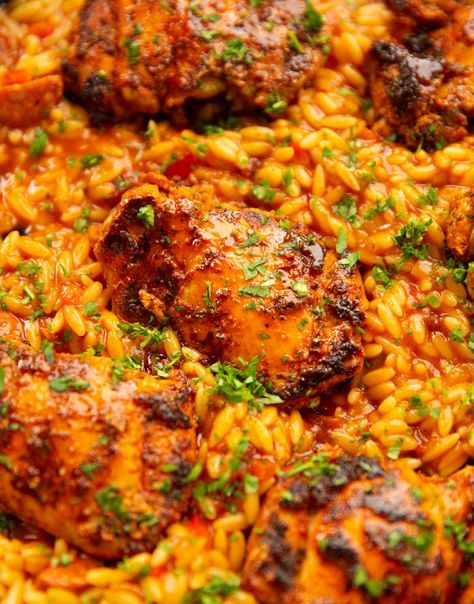 This Spanish Style Chicken Orzo is not only bursting with flavour, but is all made in one pot, making it THE perfect weeknight dinner! One Pot Chicken Orzo, Spanish Style Chicken, Orzo Pasta Recipes, Chicken Tray Bake, Chris Collins, Spanish Chicken, Orzo Recipes, Chicken Orzo, Fresh Salad Recipes