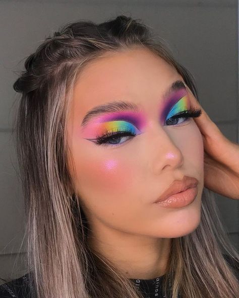 Eyeshadow Looks Extra, Neon Makeup Looks Eyeshadows, Color Full Makeup Looks, Creative Summer Makeup Looks, Colourful Make Up Looks, Rainbow Inspired Makeup, Full Face Colorful Makeup, Multicolor Eyeshadow Looks, Cute Easter Makeup Ideas