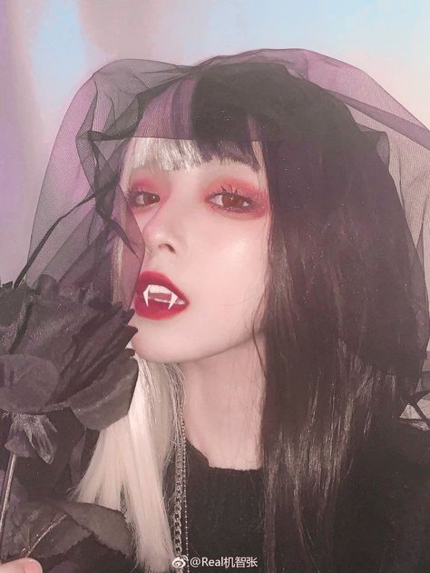 J Goth, E Girl Makeup, Vampire Look, Vampire Clothes, Vampire Makeup, Vampire Girls, Japanese Hairstyle, Halloween Girl, Girls Makeup