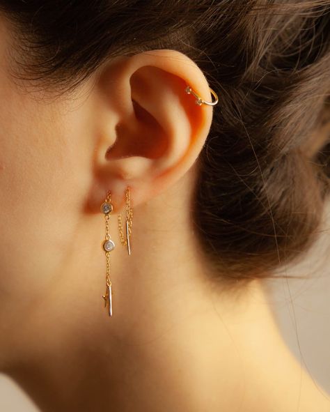 RAPUNZILLE | Jewelry on Instagram: “Our "Star Struck Ear Threaders" styled between the first and second ear lobe piercing.” Double Lobe Piercing Jewelry, Earrings For Upper Lobe, Lower Lobe Piercing, Triple Lobe Piercing Ideas, Upper And Lower Lobe Piercing, Standard And Upper Lobe Piercing, Triple Lobe Piercing, Ear Lobe Piercings, Ear Threader