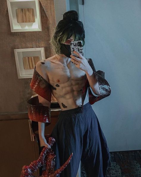 Gyutaro Cosplay, Demon Slayer Cosplay, Anime Eye Makeup, Cosplay Boy, Snk Cosplay, Demon Slayer Kimetsu No Yaiba, Fictional Crushes, Foto Ideas Instagram, Cool Anime Pictures