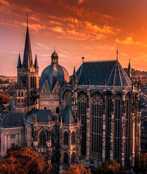 @aachendeutschland on Instagram: “📍Aachen Cathedral ( Aachener Dom) 🍂🍁 #aachendeutschland • Which one do you like more? 1 or 2 ? • • #aachenerdom #aachencathedral  #aachen…” Aachen Cathedral, Aachen Germany, City Rain, Romanesque Architecture, Gothic Cathedral, European Architecture, Wall Papers, Beautiful Castles, Do You