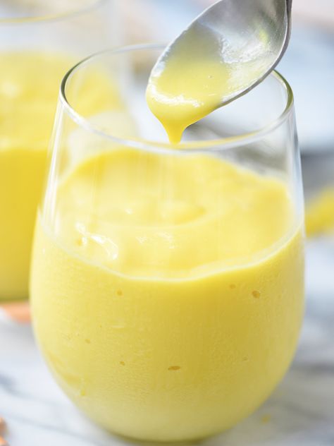 This easy mango smoothie has 5 ingredients and only takes 5 minutes to put together! showmetheyummy.com #mango #smoothie #glutenfree #vegetarian #lemon #breakfast #drinks #greekyogurt Easy Mango Smoothie, Peach Mango Smoothie, Mango Smoothie Recipe, Lemon Breakfast, Breakfast Drinks, Banana Apple Smoothie, Mango Smoothie Recipes, Recipes Smoothies, Green Juice Recipes