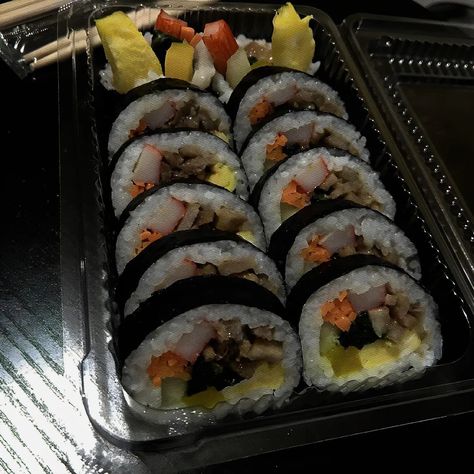 #gimbap #gimbapaesthetic #aesthetic Gimbap Aesthetics, Gimbap Korean Aesthetic, Food Korean, Rice Rolls, Asian Rice, Random Picture, Food Babe, Korean Aesthetic, Dream Board