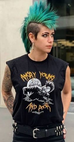 Female Mullet, Girl Mohawk, Punk Female, Punk Haircut, Punk Mohawk, Stylish Updos, Updos Hairstyles, Punk Rock Hair, Mohawk Mullet