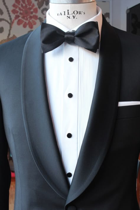 Tuxedo Ideas, Wedding Suits Men Black, Groom Suit Black, Men Tuxedo, Designer Tuxedo, Mens Suit Style, Formal Attire For Men, Grey Suit Men, Mens Dress Outfits