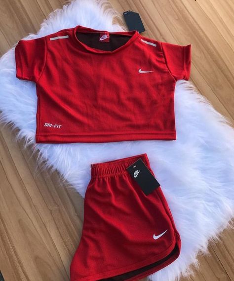 Girly Sporty Outfits, Gymwear Outfits, Custom Shoes Diy, Working Out Outfits, Cute Nike Outfits, Cute Workout Outfits, Cute Gym Outfits, Baggy Clothes, Cute Lazy Outfits