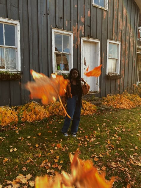 Black Woman Fall Aesthetic, Fall Themed Photoshoot, October Pictures, Fall Photo Ideas, Fall Braids, Cozy Weather, Fall Photo Shoot Outfits, Seasons In The Sun, Selfie Tips