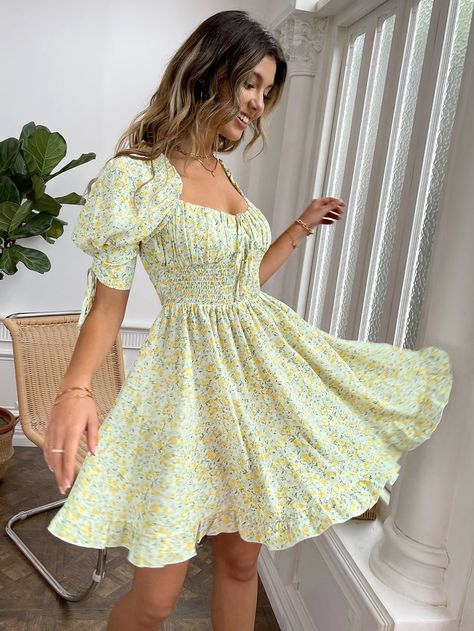 Sundress Aesthetic Short, Aesthetic Spring Dress, Short Sleeve Sundress, Girly Dresses Casual, Flowery Summer Dress, One Pic Dress Short, Girly Dress Outfits, Picnic Dress Outfits Summer, Puff Dress Outfit