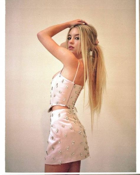 alejandra on Twitter: "sydney sweeney wearing saint sintra fall 2021… " Sydney Sweeney, Black & White, Looks Vintage, Pretty People, Blonde Hair, Sydney, A Woman, Two Piece Skirt Set, Fashion Inspo