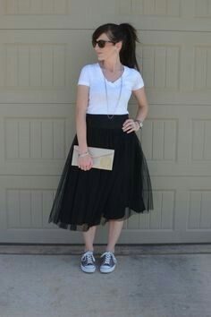 tulle skirt, Converse Ootd Rok Tutu, Black Tulle Skirt Outfit Casual, Tulle Skirt Outfit Casual Street Style, Black Tulle Skirt Outfit, Tulle Skirt Outfits Casual, Rok Tile, Thursday Outfit, Tutu Skirt Outfit, Tulle Skirts Outfit