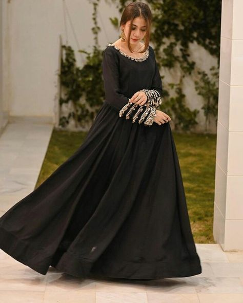 Latest Short Dresses, Party Wear Maxi Dresses, Gorgeous Black Dress, Black Frock, Latest Maxi Dresses, Elegant Dresses Short, Long Frock Designs, Maxi Dress Designs, Maxi Dress Collection