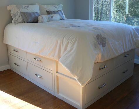 Modified Queen Stratton Bed. I love this space saving idea with the double drawers. Masterbed Ideas, Cama Closet, Tall Bed Frame, Queen Size Storage Bed, Murphy Bed Ikea, Storage Beds, Tall Bed, Modern Murphy Beds, Diy Platform Bed